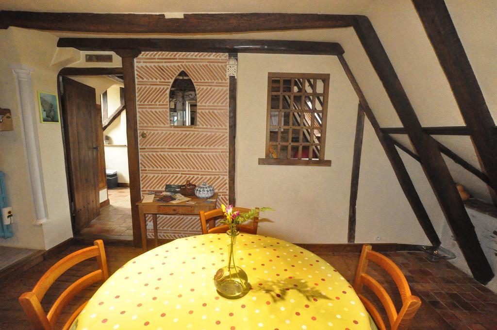 Le Petit Logis De Tinténiac Angers Habitación foto